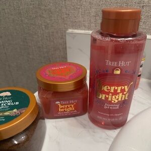 Berry bright tree hut